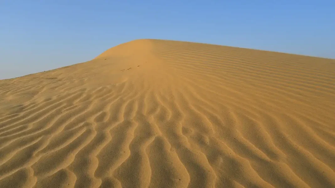 Pakistan Landscape Regions: Mountains, Deserts, Plains & Coast in Detail Thar desert dunes, Pakistan landscape