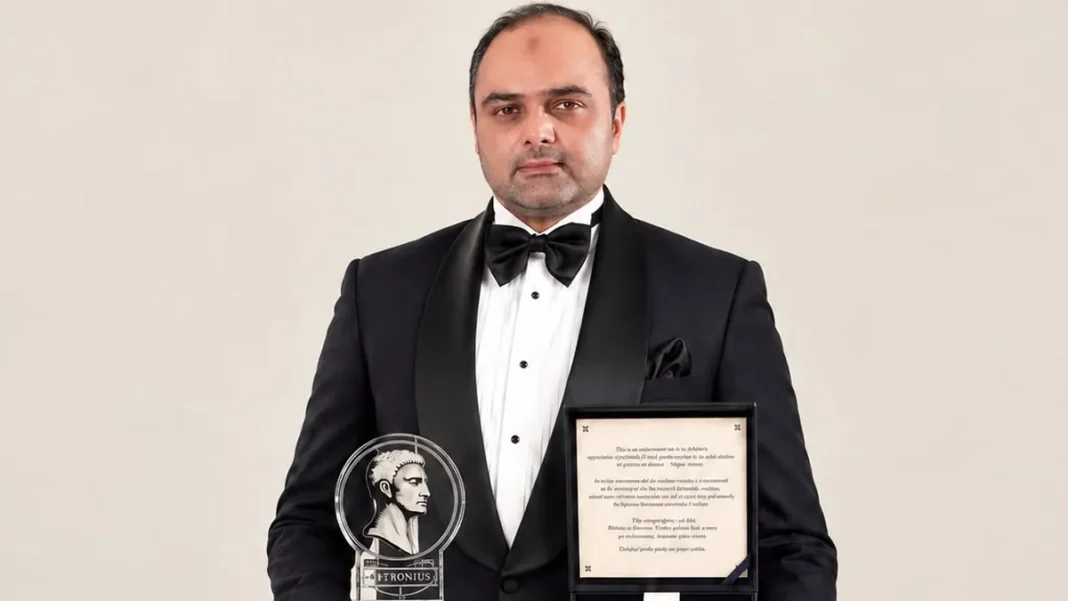 Sarfaraz Akbar Wins Petronius Award in Italy