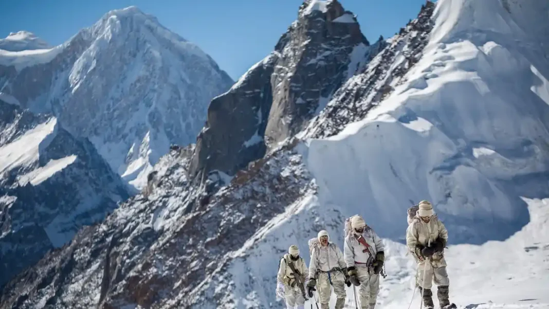 Siachen Glacier Border: Life on the World’s Highest Battlefield Soldiers on the Siachen Glacier