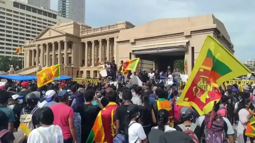 Default Country List: Where Pakistan Stands Protesters in Sri Lanka during the 2022 economic crisis and default