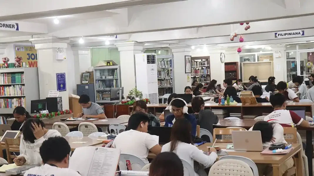 Pakistan Current Affairs in Urdu: Daily Updates & CSS Exam Preparation Students studying in a library