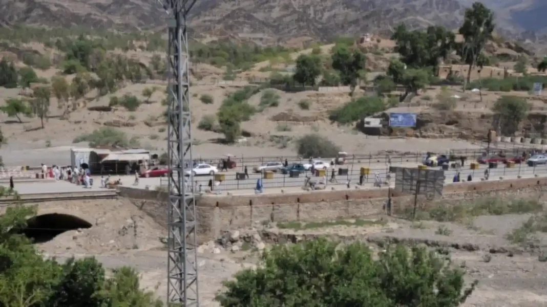 Pak Afghan Border Length: How the 2,640 km Is Measured Torkham border crossing between Pakistan and Afghanistan