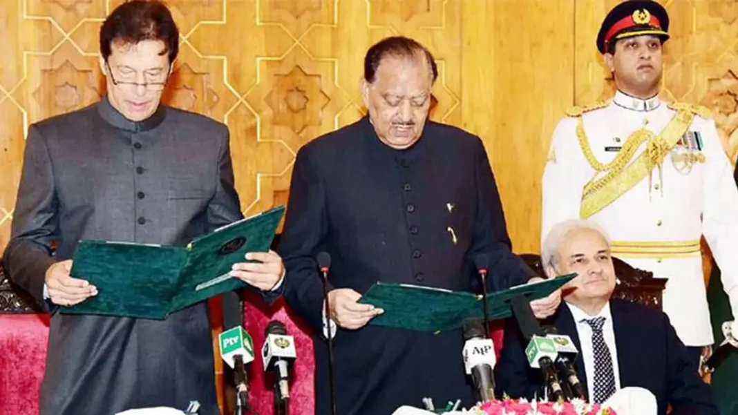 When Imran Khan Became Prime Minister: 18 August 2018, Step by Step Imran Khan taking the oath as Pakistan's 22nd prime minister on 18 August 2018 at Aiwan-e-Sadr
