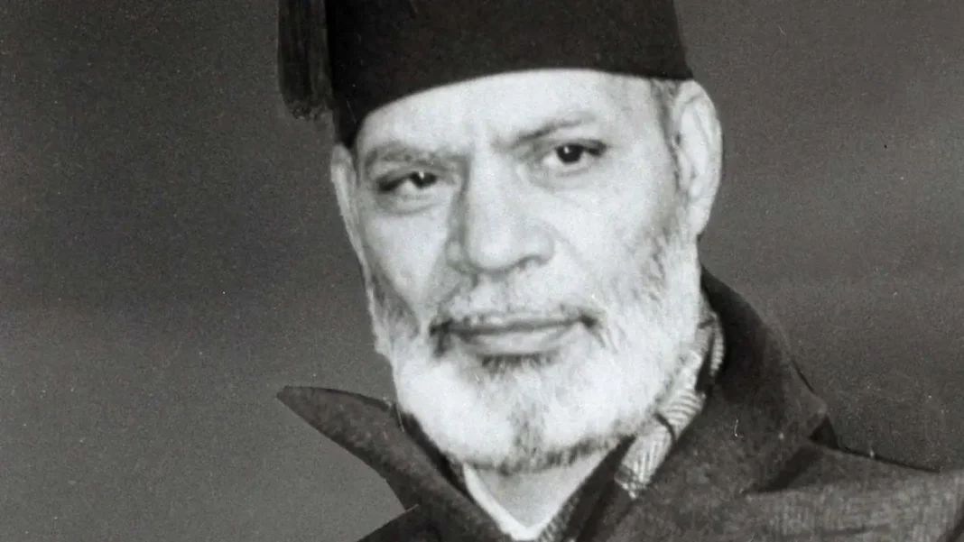 Sir Zafrullah Khan: Pakistan’s First Foreign Minister — Biography & Legacy Portrait of Sir Muhammad Zafrullah Khan wearing a Jinnah cap